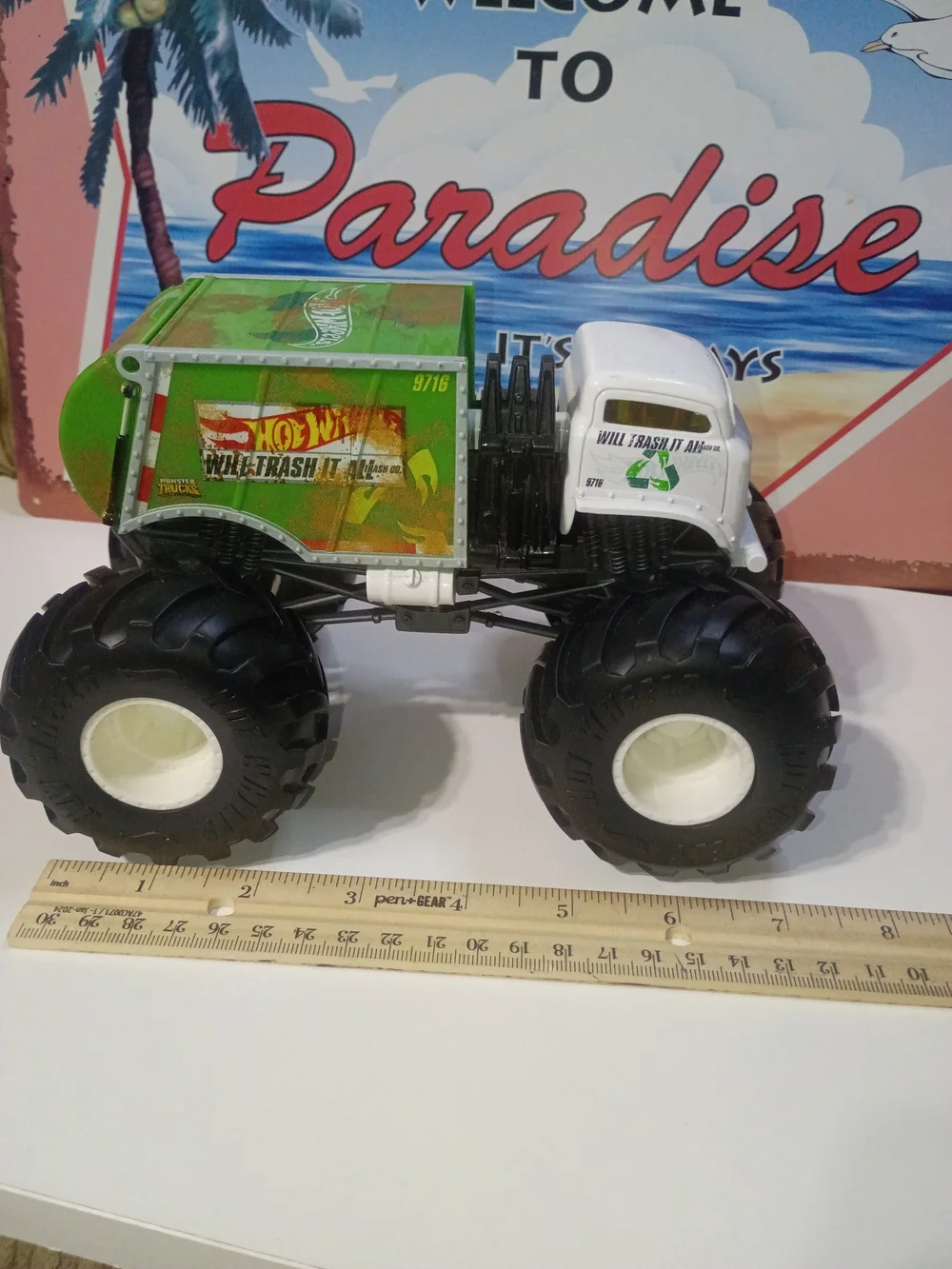 Hot Wheels Monster Jam Truck 1/24 Scale Will Trash It All Monster Truck